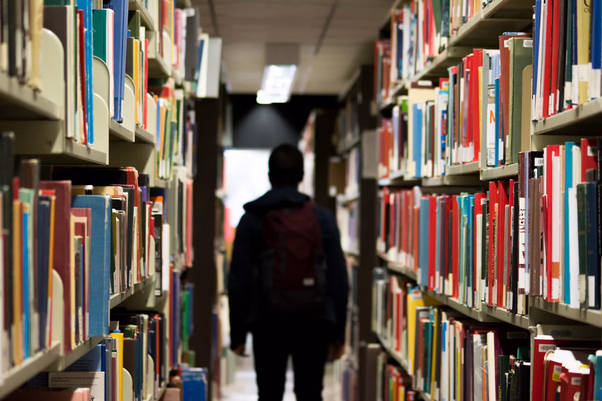 BCA students using AI voice agent admission support in college library